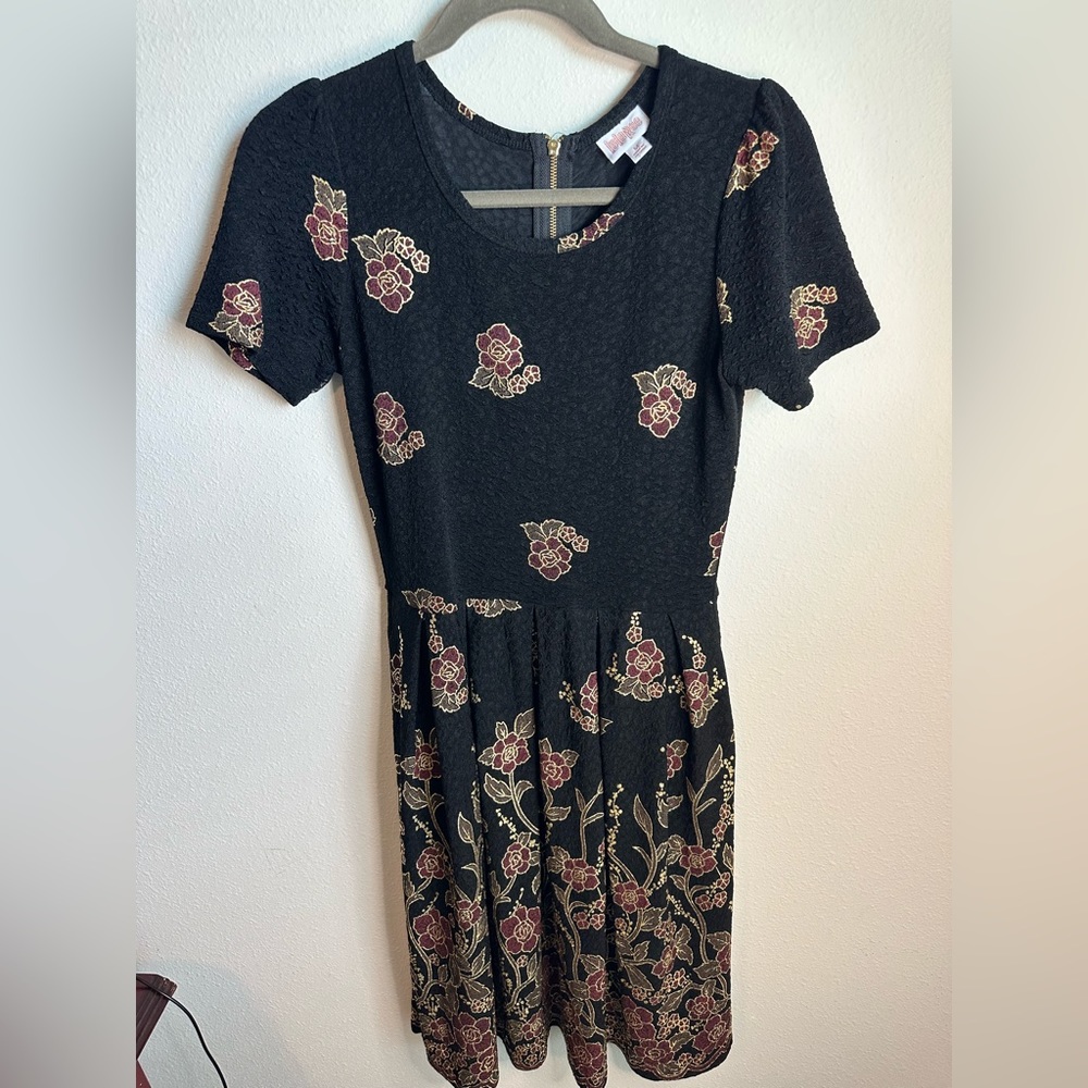 LuLaRoe Amelia from the Elegant Collection size M